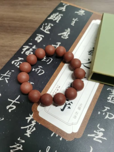 Strengthen the body/ Clear heat and detoxify/Red Musk Recipe Herbal medicine bracelet - 图片 3